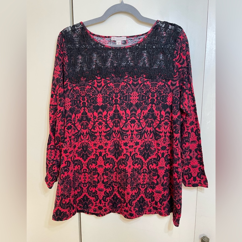 🌺SALE 5 for $20🌺Dress Barn Red and Black 3/4 Sleeve Relaxed Blouse with Lace Top